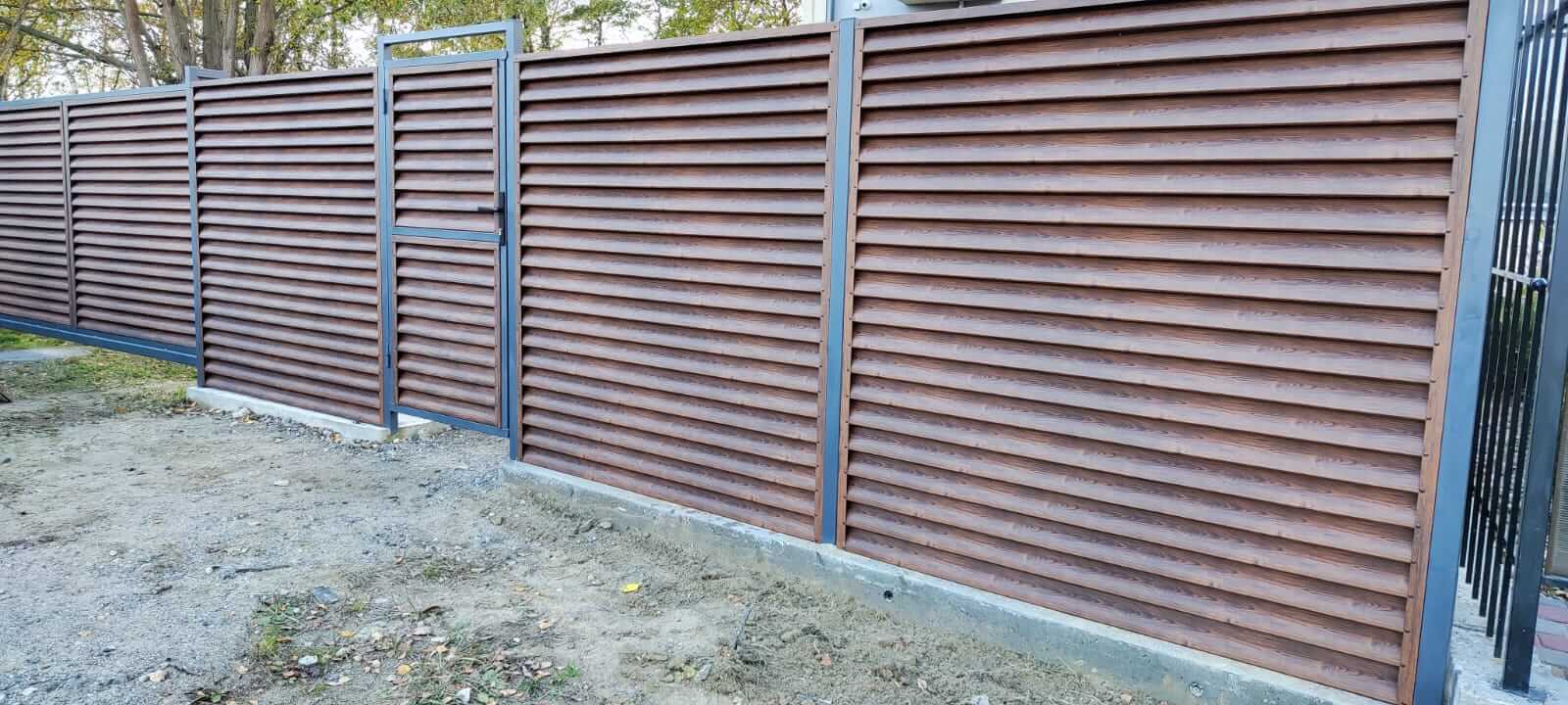 забор-жалюзи с ламелями еврожалюзи printech каштан фото1 в Джанкое