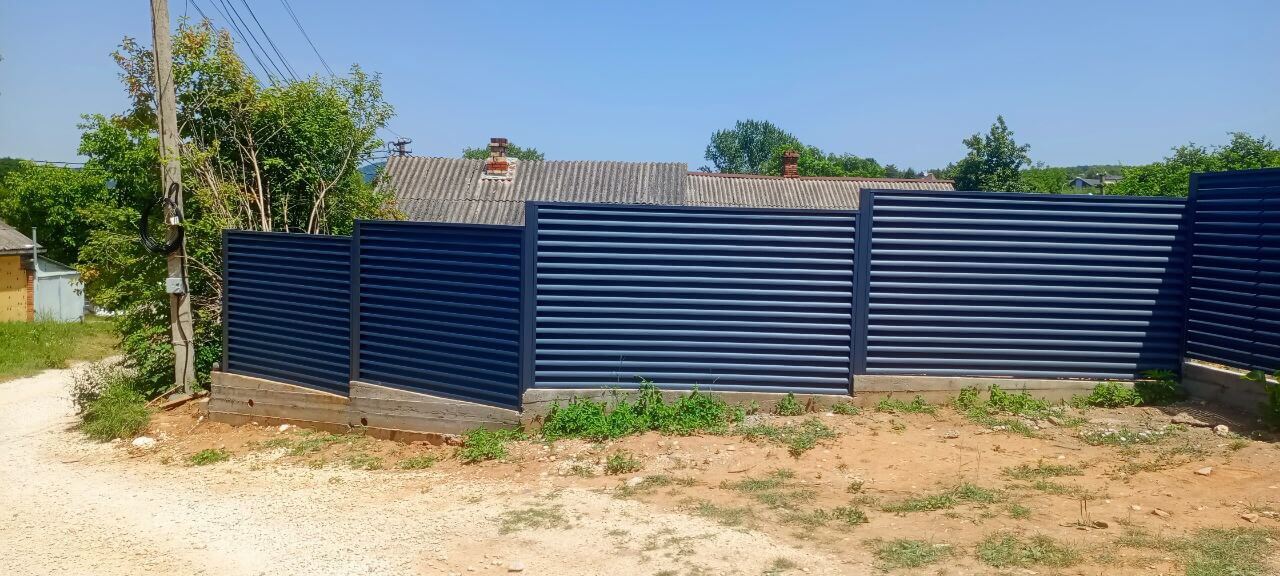 Забор-жалюзи из ламелей Еврожалюзи 53м RAL7024 Серый Графит МАТТЕ фото 6 в Джанкое