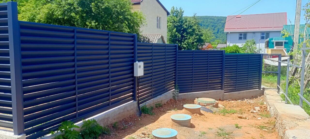 Забор-жалюзи из ламелей Еврожалюзи 53м RAL7024 Серый Графит МАТТЕ фото 2 в Джанкое