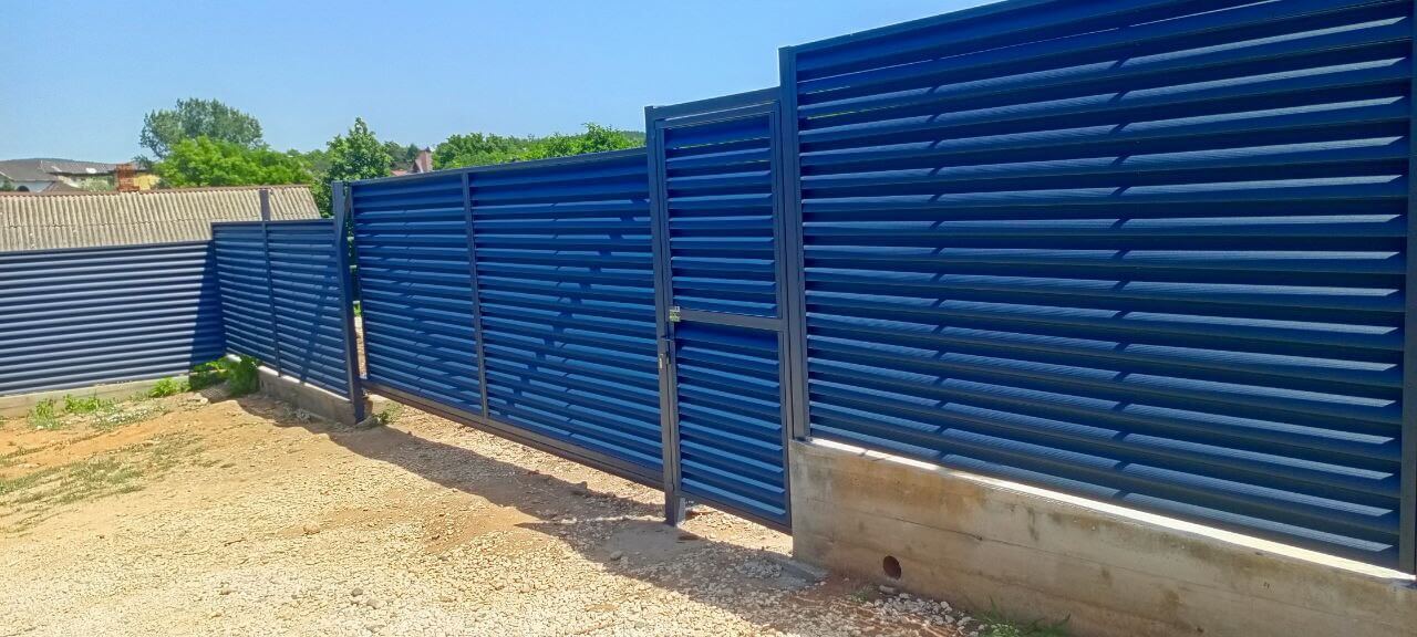 Забор-жалюзи из ламелей Еврожалюзи 53м RAL7024 Серый Графит МАТТЕ фото 15 в Джанкое