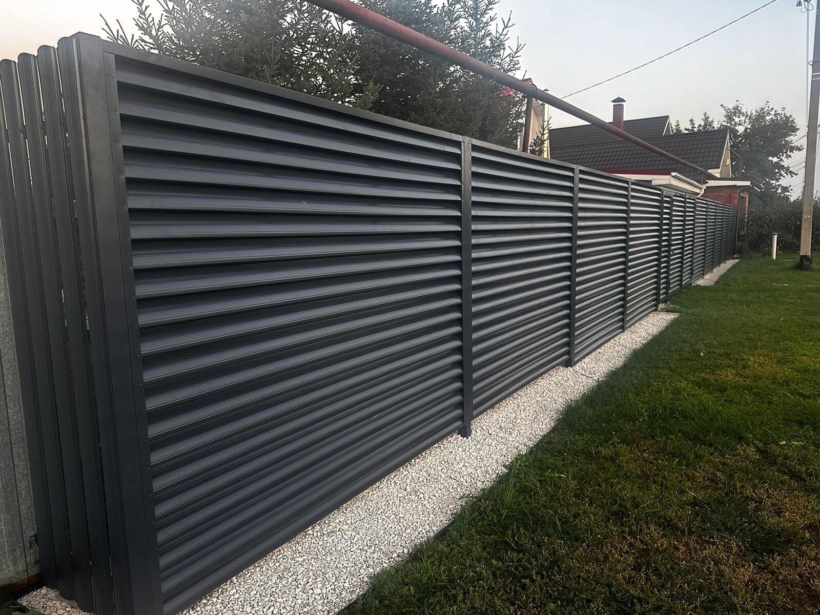 Забор из ламелей Еврожалюзи 26м RAL7024/7024 Серый Графит двусторонний фото 4 в Джанкое