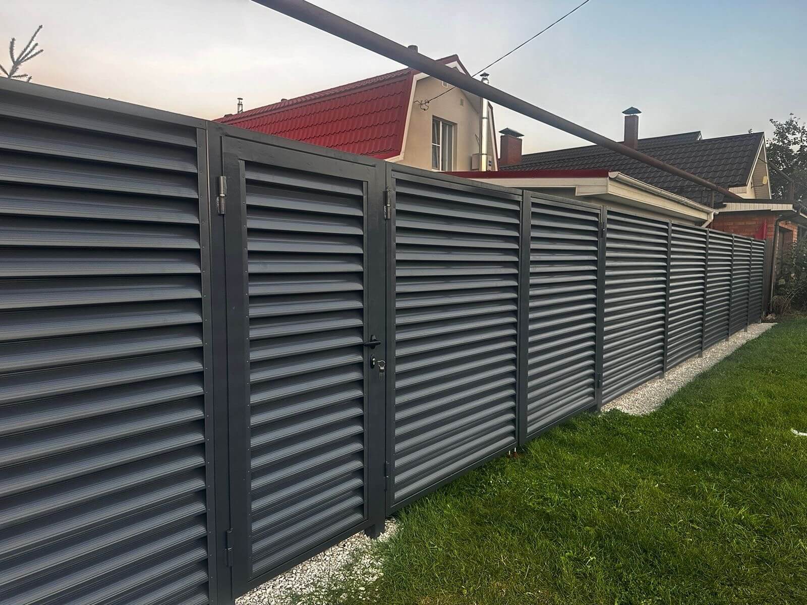 Забор из ламелей Еврожалюзи 26м RAL7024/7024 Серый Графит двусторонний фото 1 в Джанкое