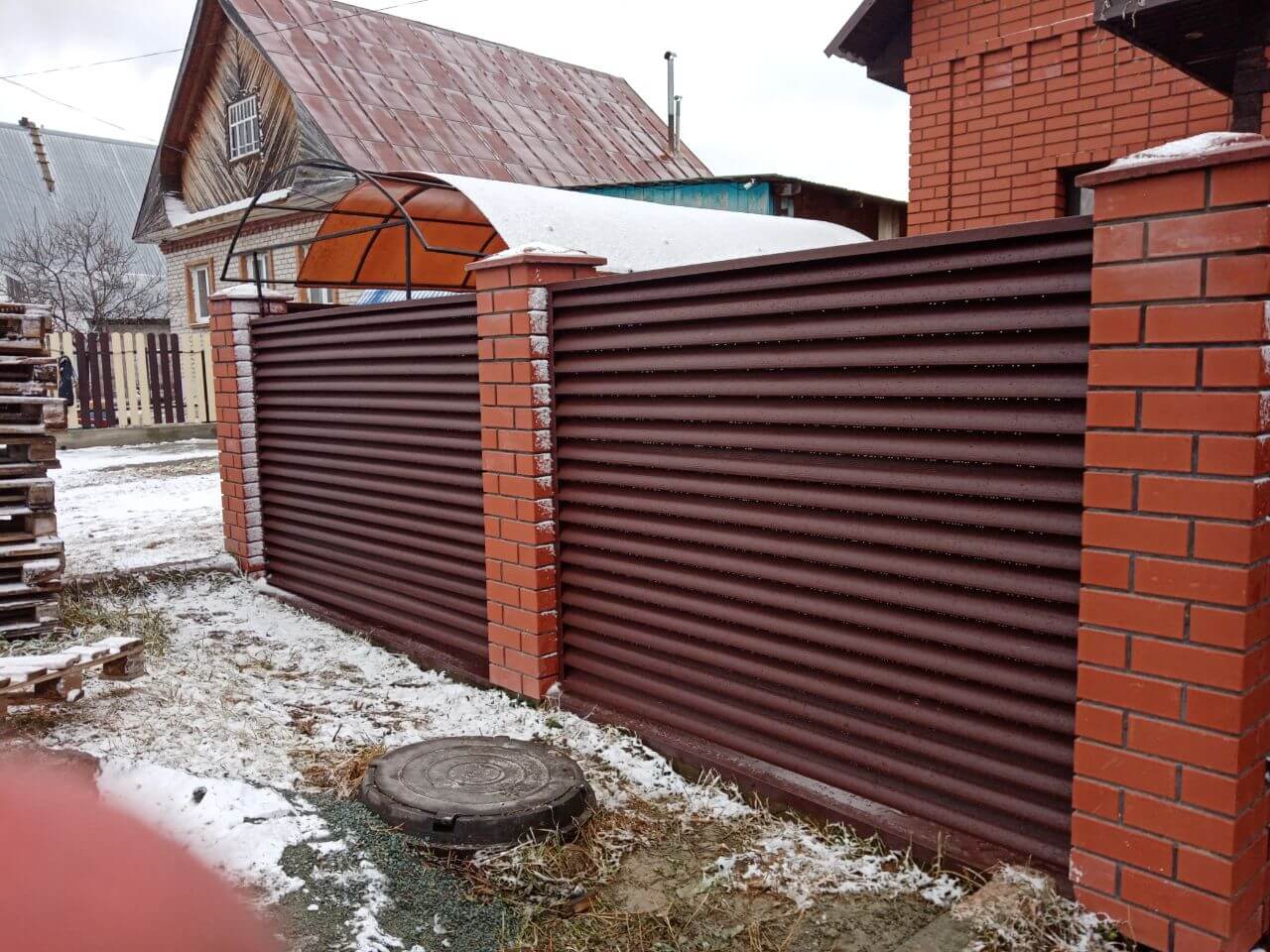 Забор из ламелей еврожалюзи 12м RAL8017/8017 Шоколад двусторонний МАТТЕ фото 3 в Джанкое