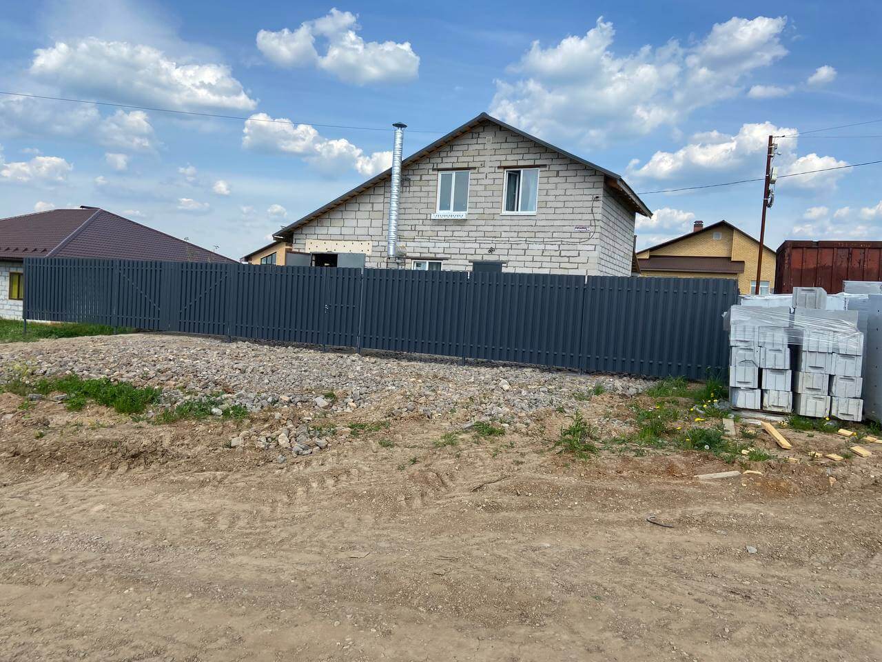 Забор из евроштакетника 16м RAL7024 Серый Графит фото 6 в Джанкое