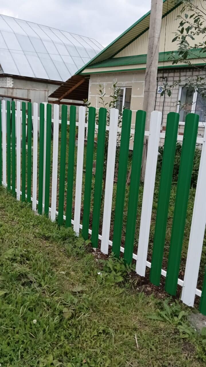 Забор из евроштакетника 10м RAL9003 Белый, RAL6029 Зеленая Мята фото 2 в Джанкое