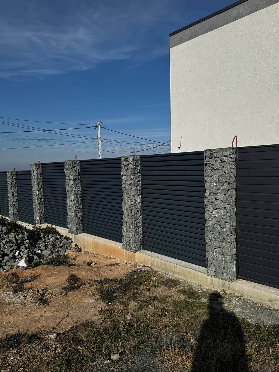 Забор-жалюзи из ламелей ЭКО-Z-US усиленных 36м RAL7024/7024 Серый Графит двусторонний МАТТЕ фото 6 в Джанкое