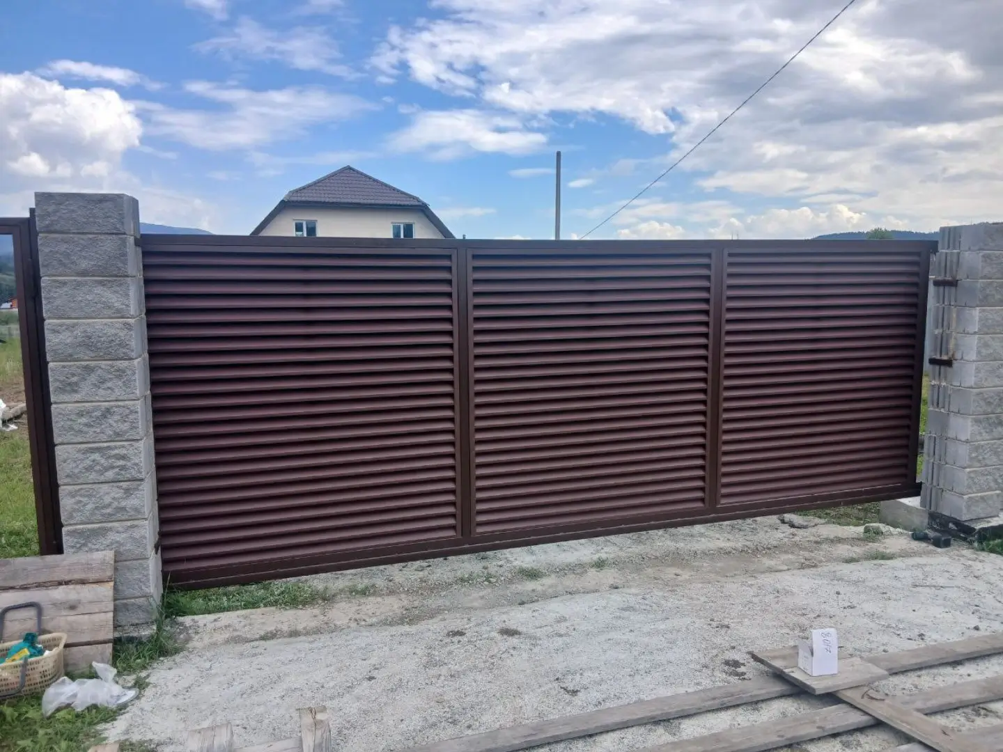 Забор-жалюзи из ламелей ЭКО-Z 16м RAL8017/8017 Шоколад двусторонний МАТТЕ фото 11 в Джанкое